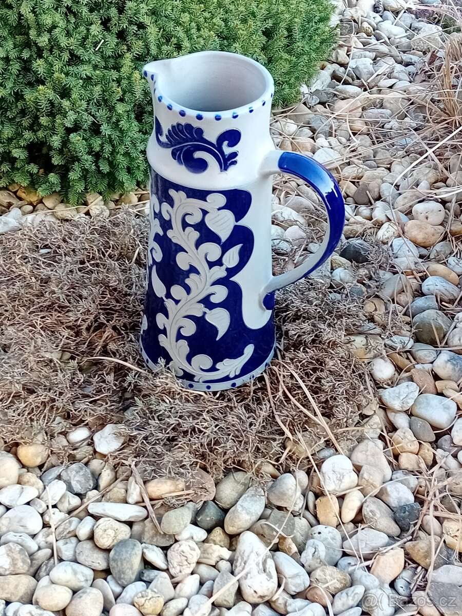 ručně malovaný keramický džbán