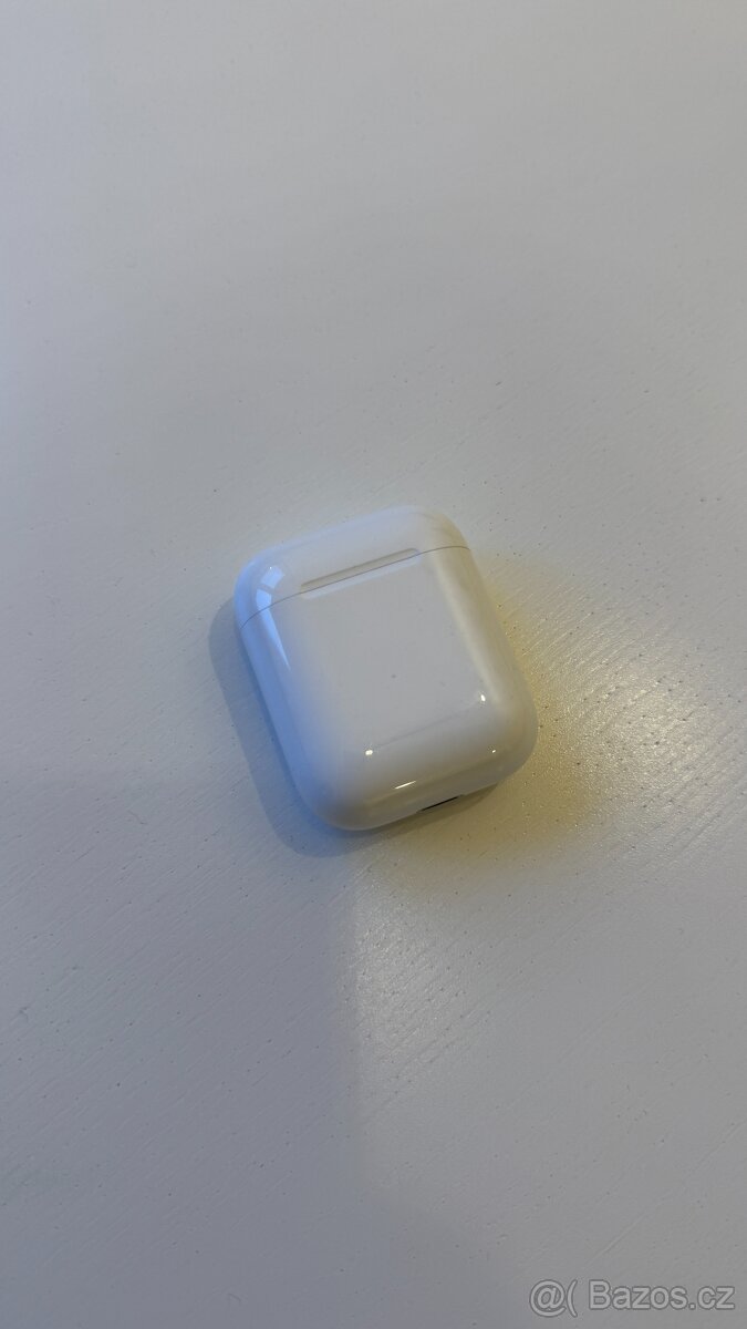 Apple AirPods 2 Top Stav
