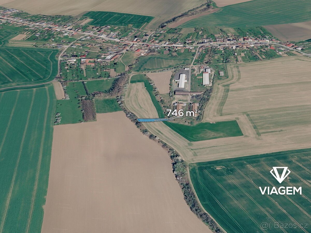 Pole 746 m²