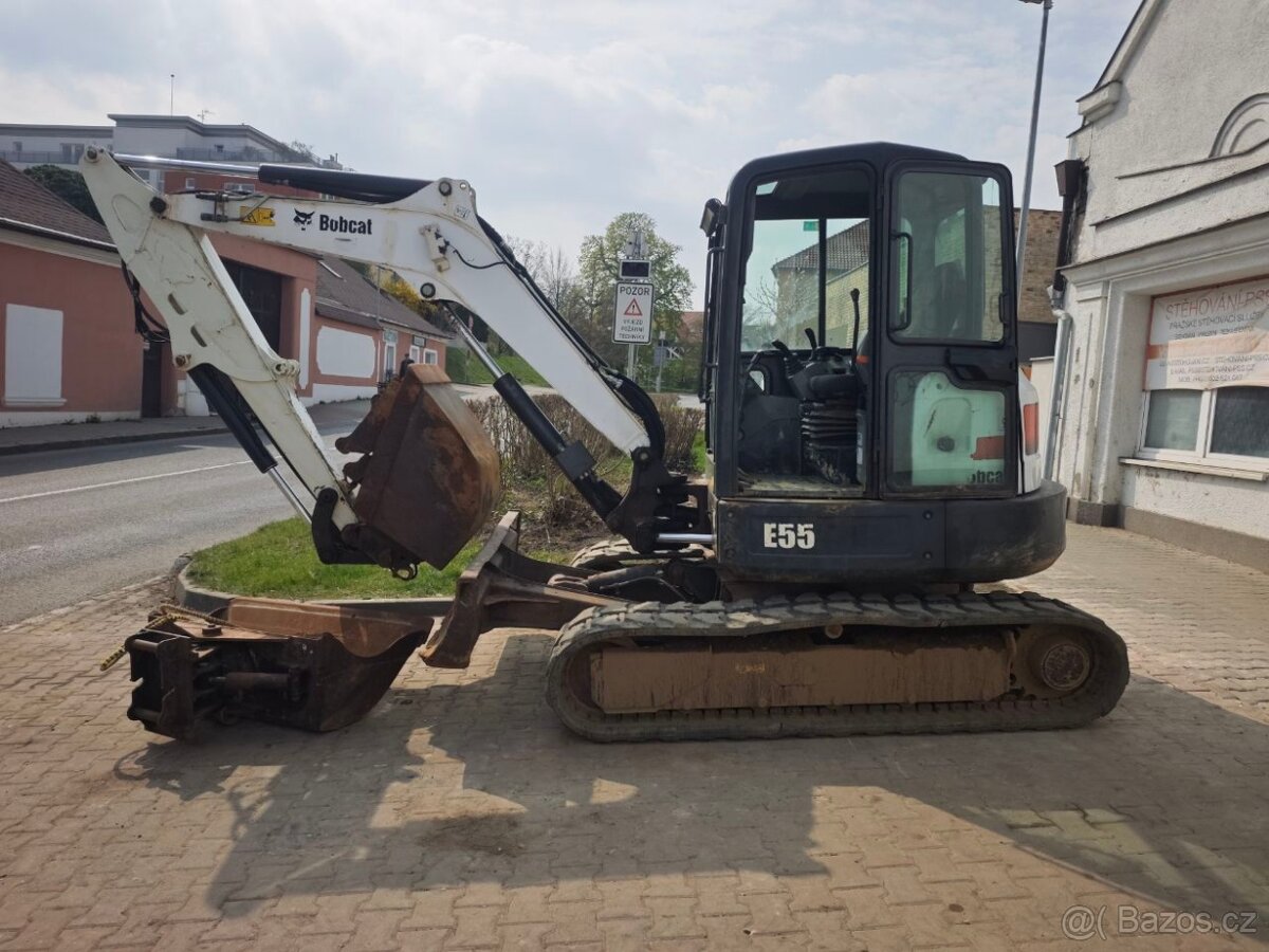 Pásový minibagr Bobcat E55