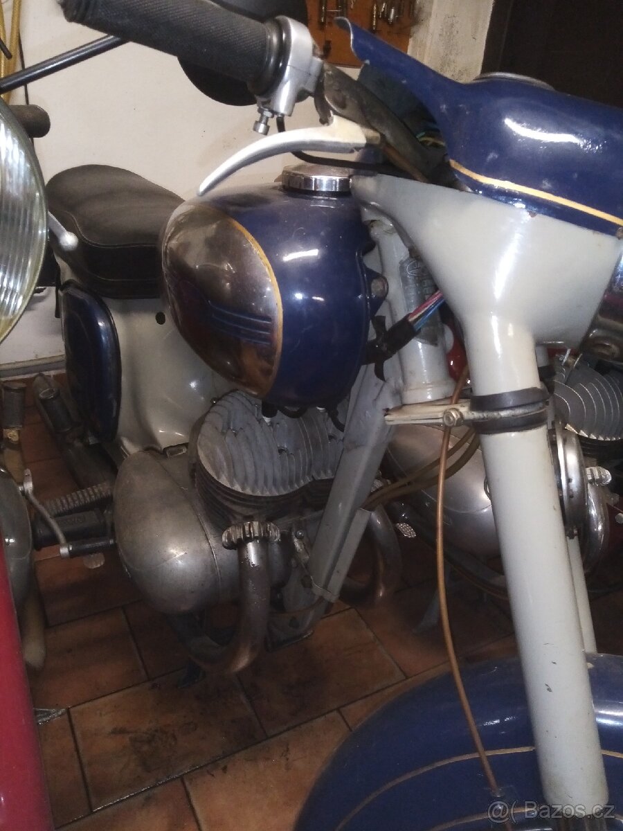 Jawa 350/354 Kývačka