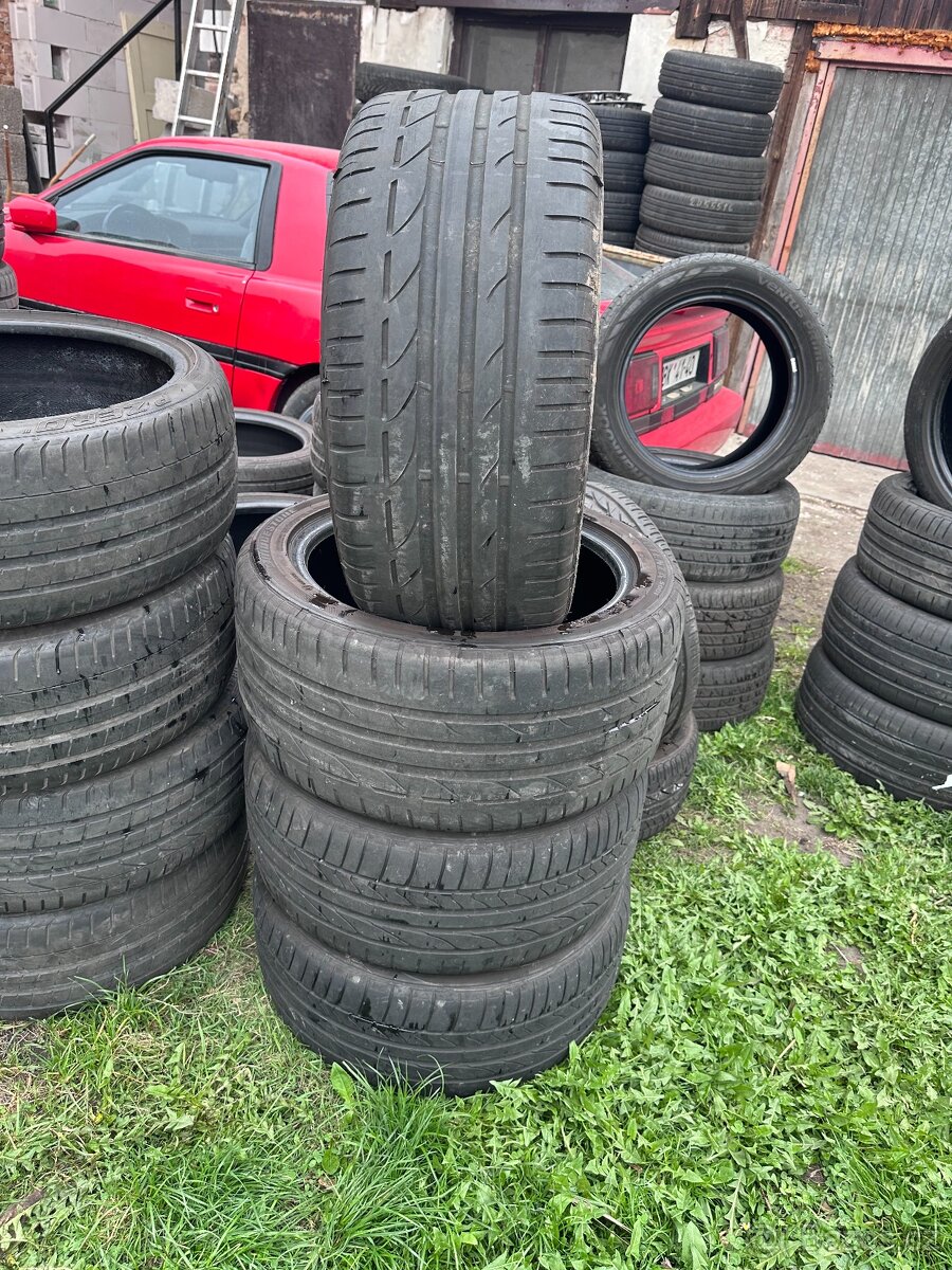 Letní dvourozměr pneu 235/40 R18 a 265/40 R18 - Bridgestone