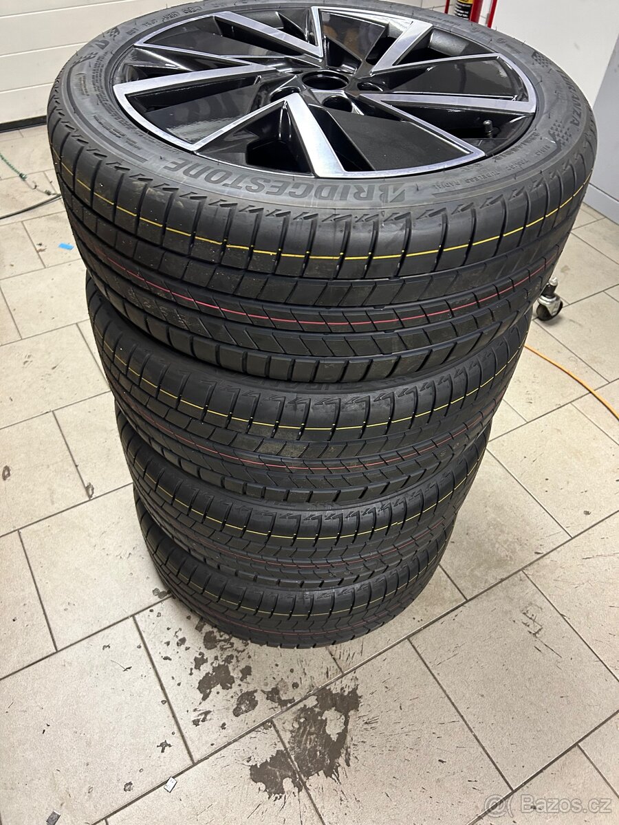 Originál ALU 18” ŠKODA OCTAVIA 4 Vega Aero 225/45 E18