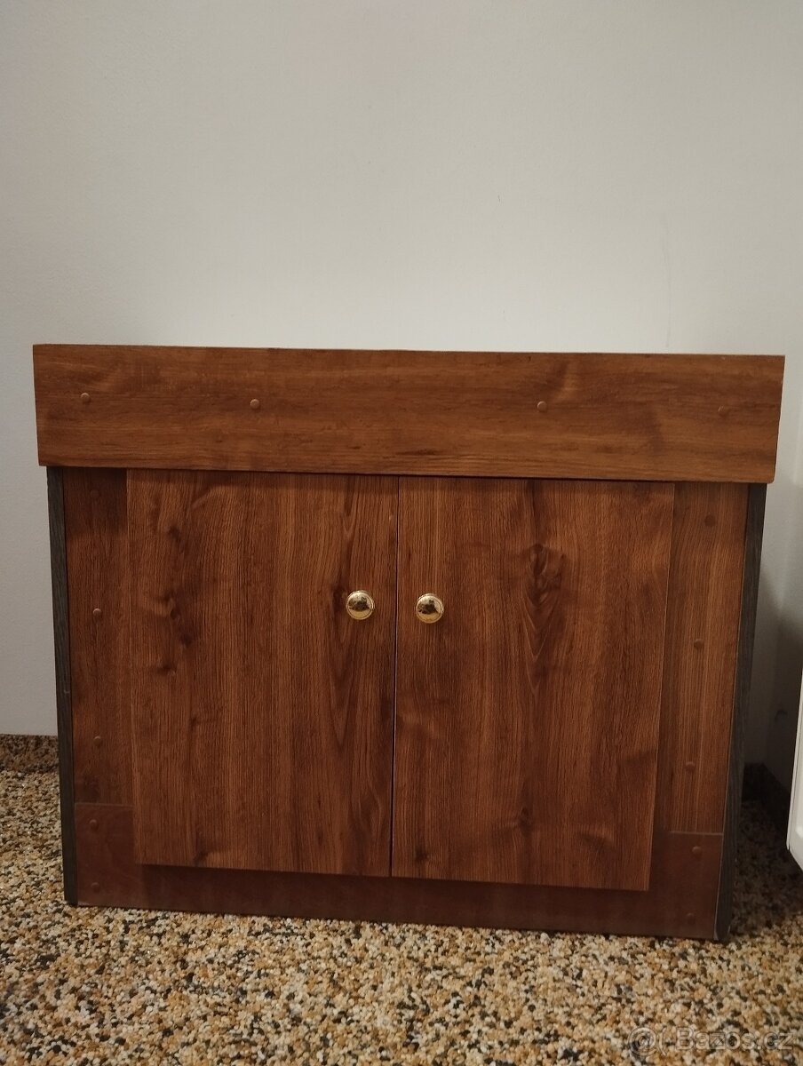 Skříňka pod akvárium