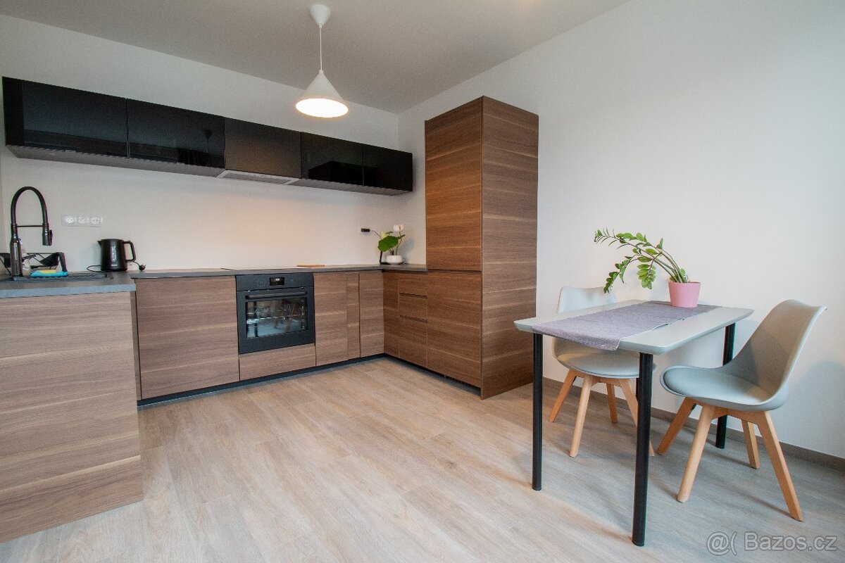 krásný byt 2+KK, 45m2 v ul. Perucká, Praha 2 - Vinohrady