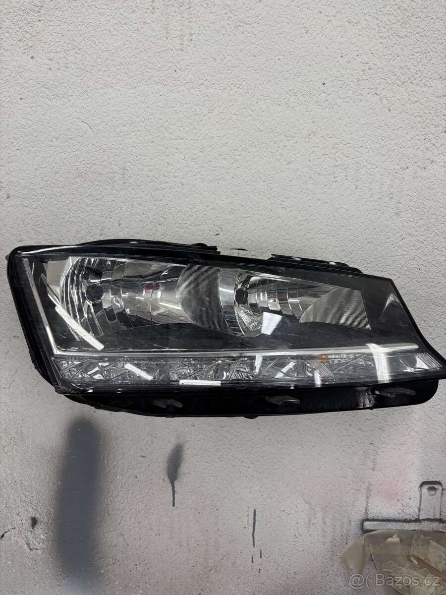 Fabia 3 prave predni svetlo