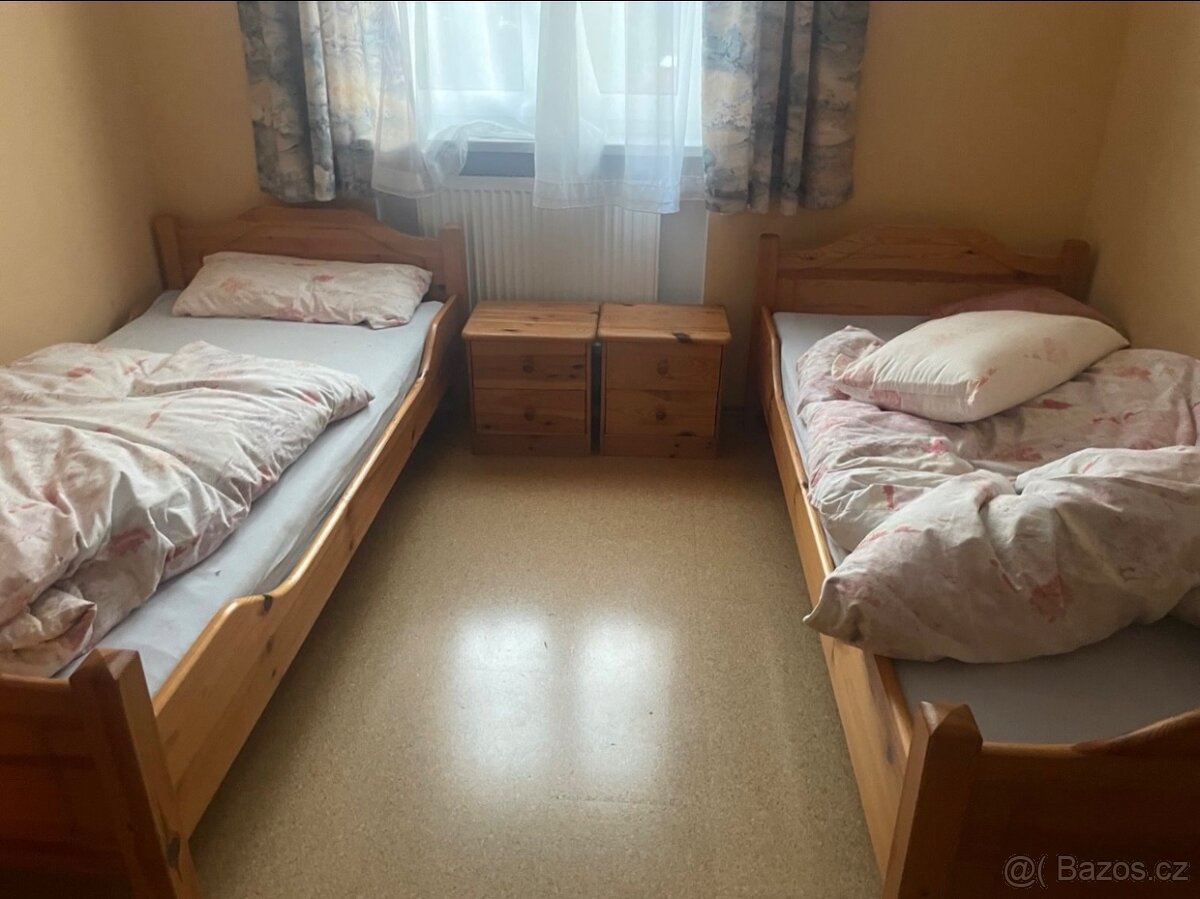 Postele 90/200 + stolky