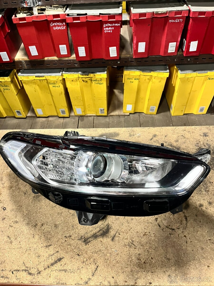 Ford Mondeo MK5 světlo