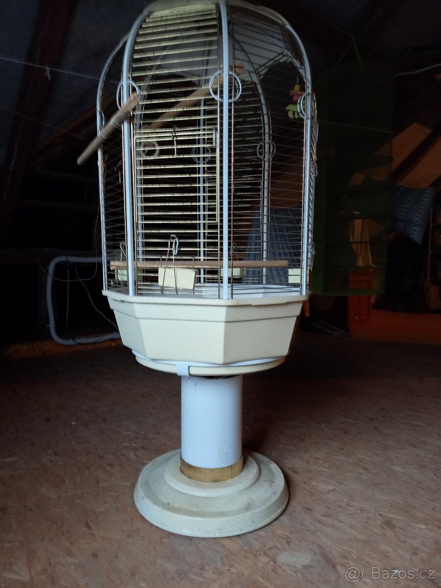 Klec pro velkého papouška