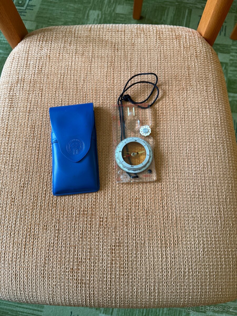 Buzola, nůžky a příměrová pravítka