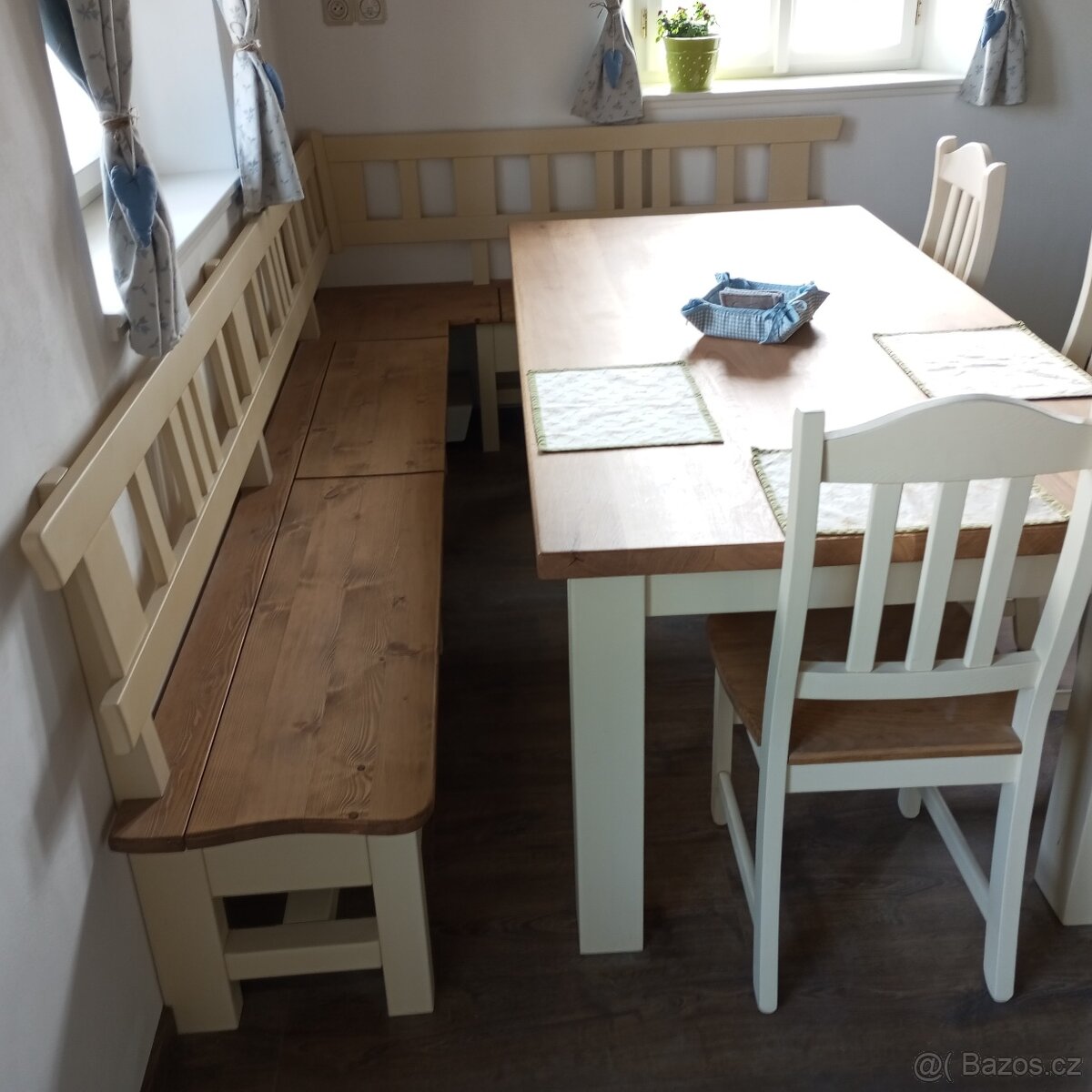 Krásný denní kout plus židle