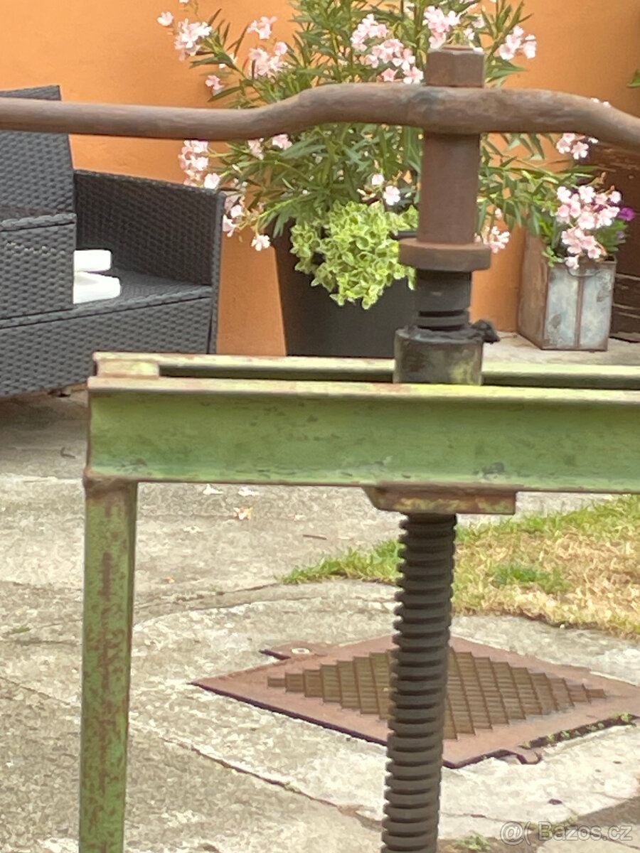 mechanický lis na ovoce