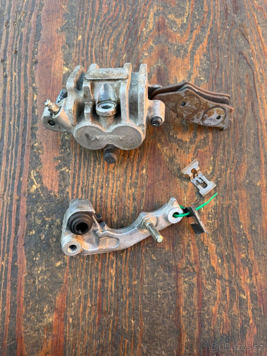 Nissin brzdový třmen držák přední brzdy Yamaha WRF YZ YZF