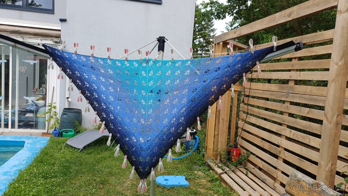 Hackovany šátek vážky