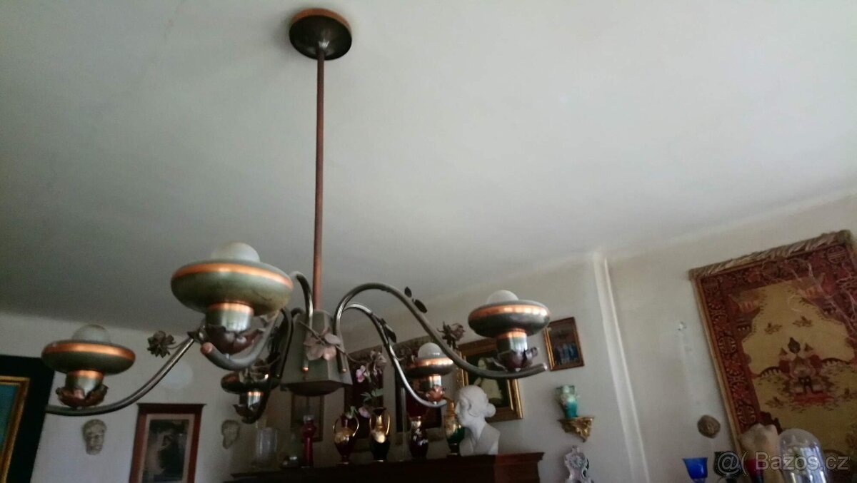 starožitný lustr