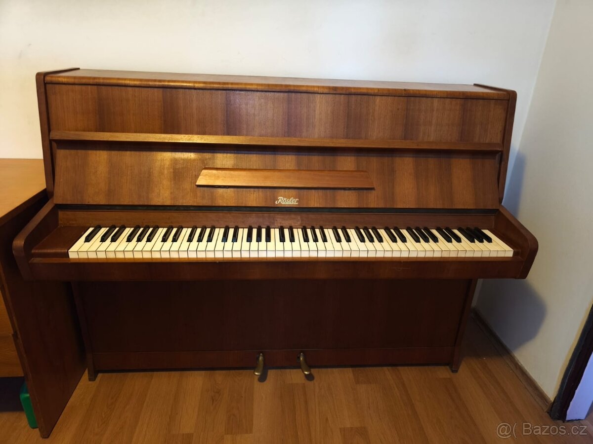 Pianino zn. Rösler