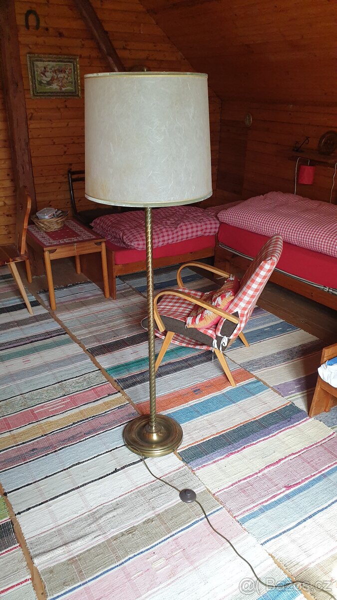 Prodám stojatou lampu