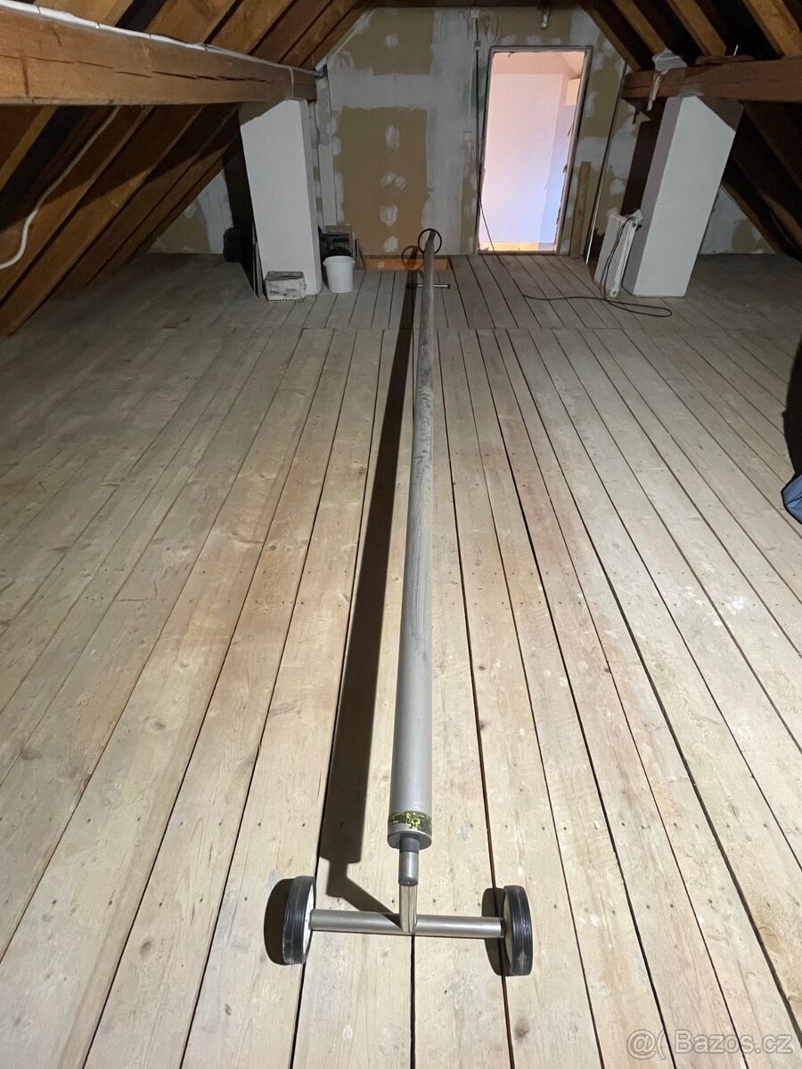 Naviják na bazénovou plachtu.