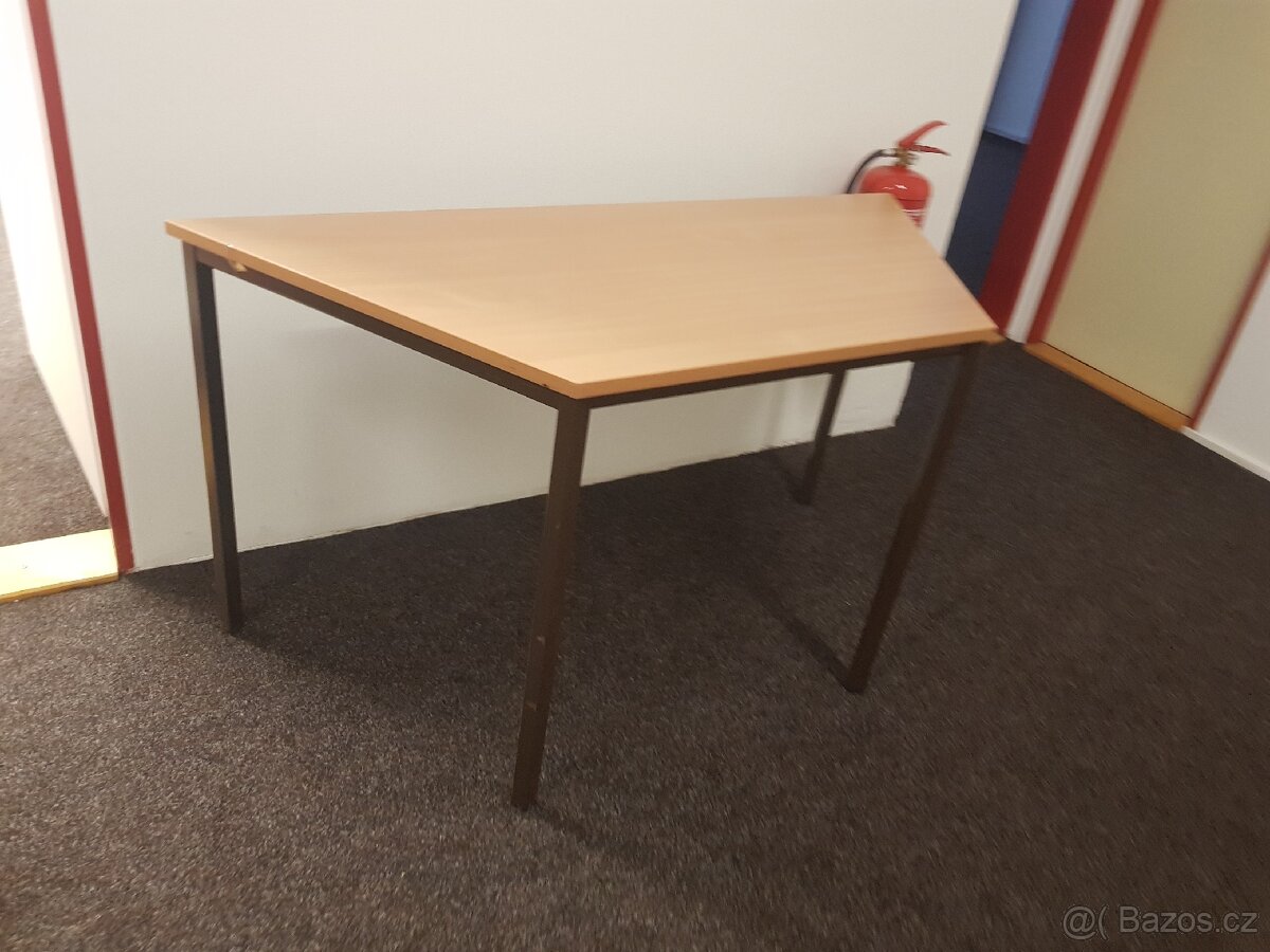 Kancelářský stůl