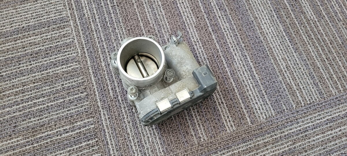 Ford Fiesta mk6 2008-14 škrtící klapka