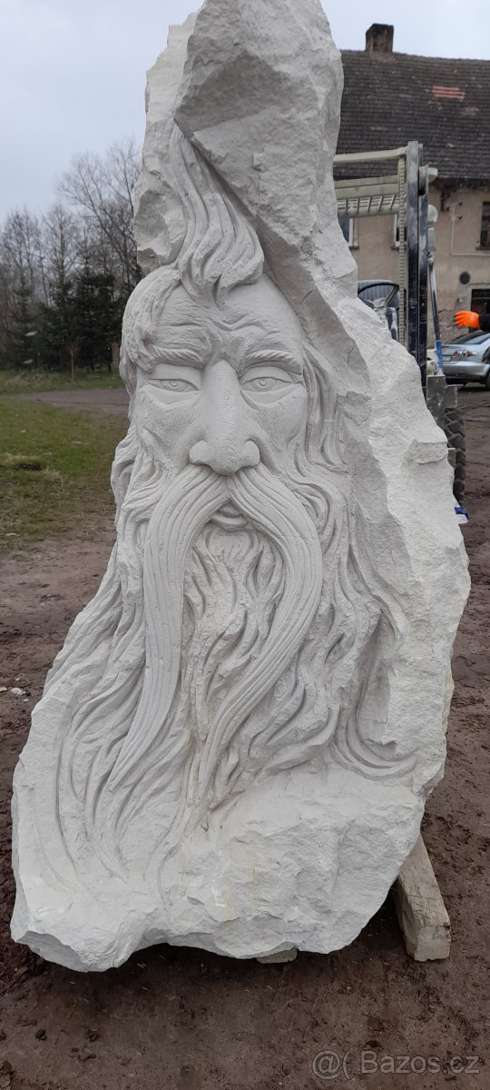 Socha z přírodního kamene do zahrady