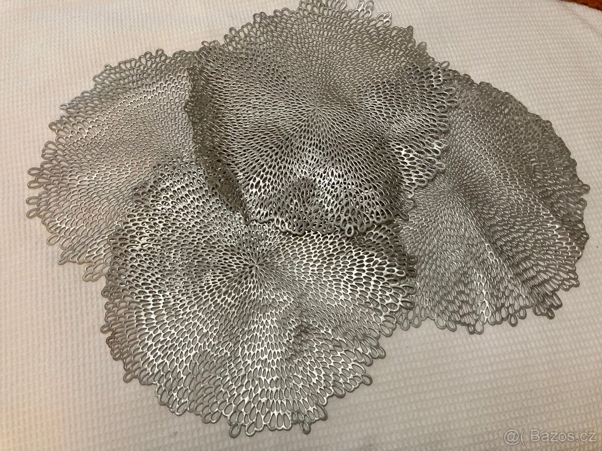 Prostírání na stůl