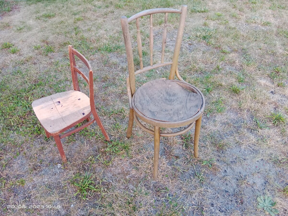 Dvě židle k renovaci
