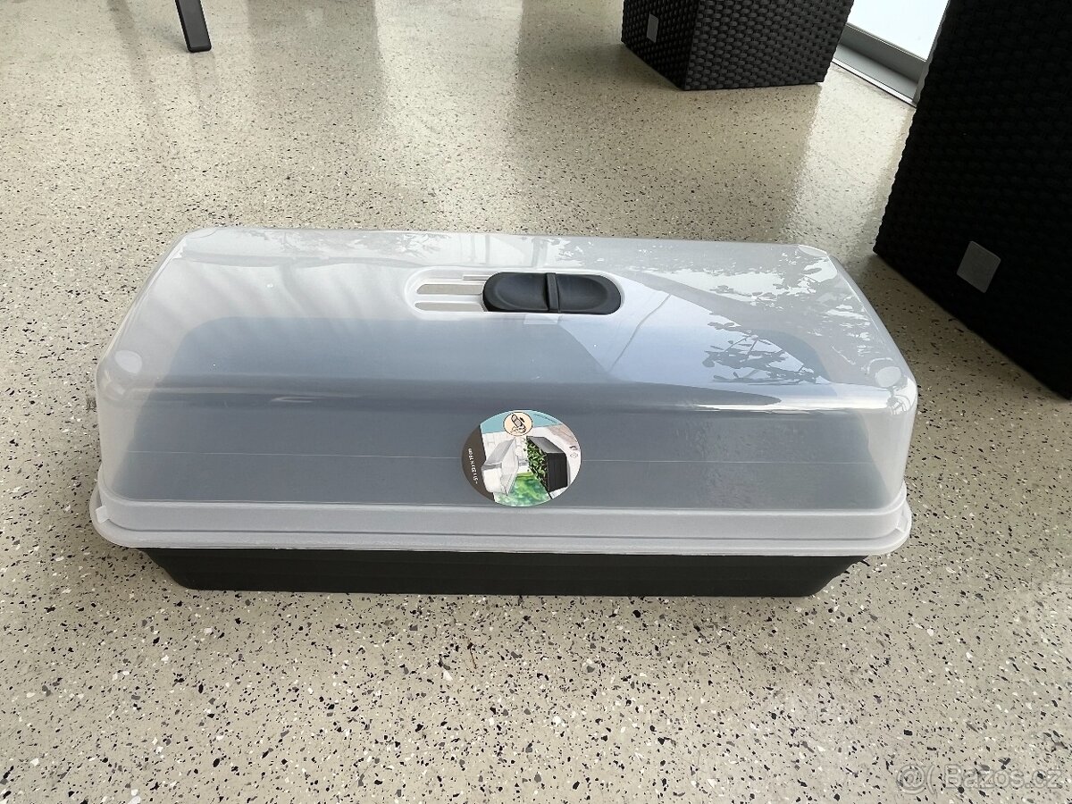 miniskleník/nádoba na předpěstování