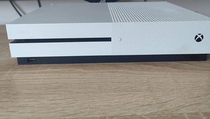 Xbox one s kosmetickou vadou