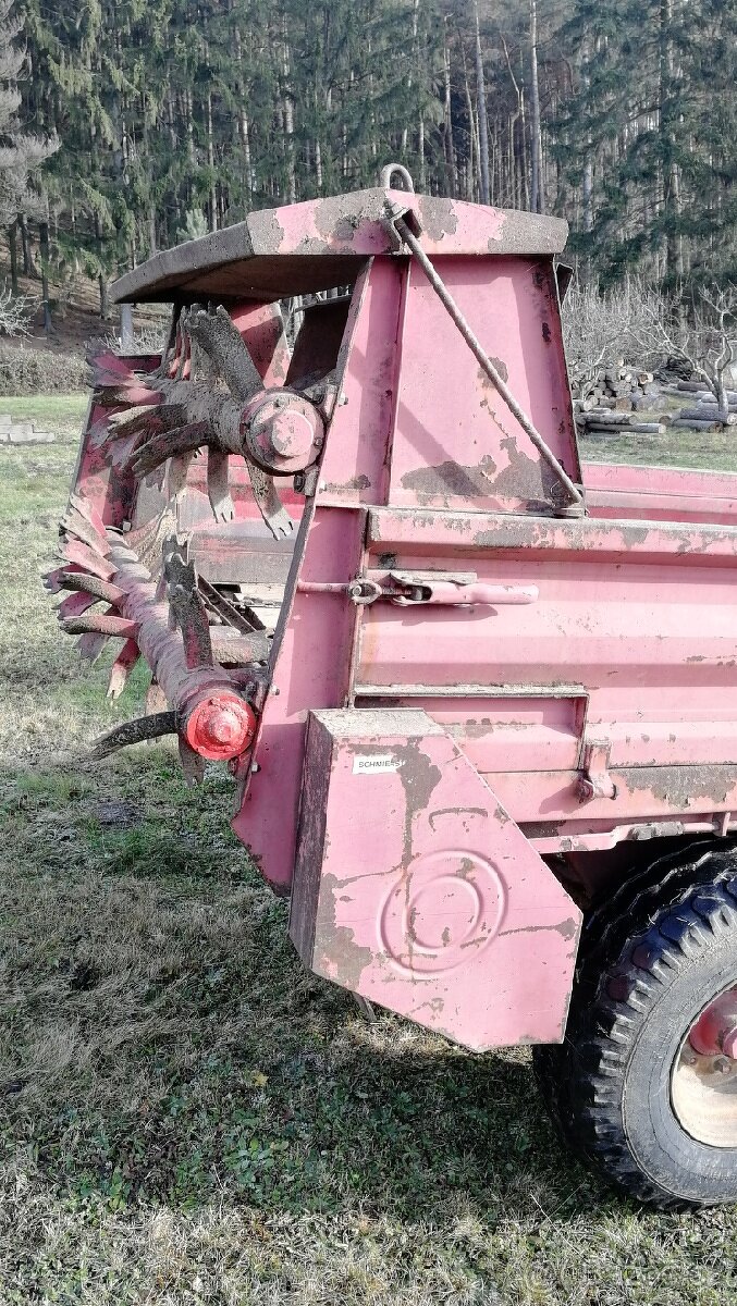 Rozmetací soustrojí z rozmetadla hnoje