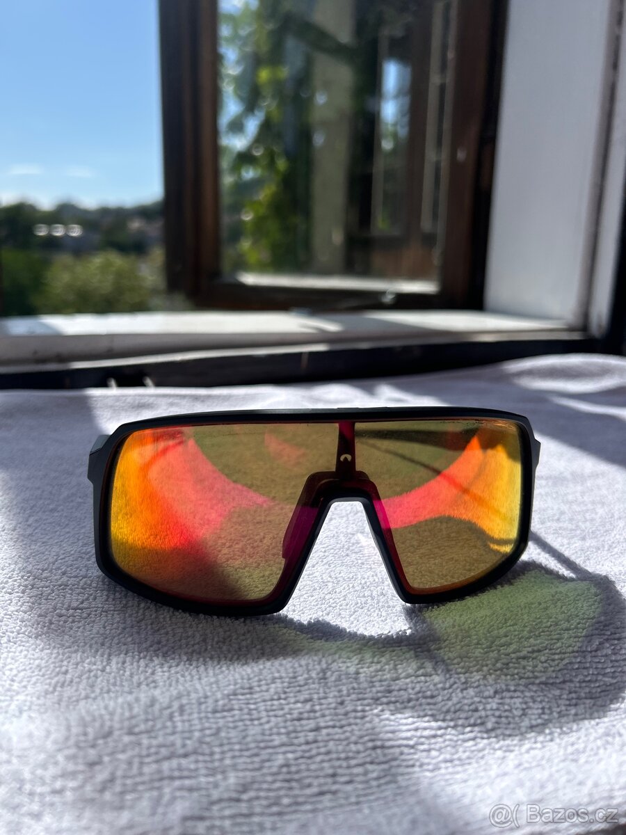 Oakley sutro