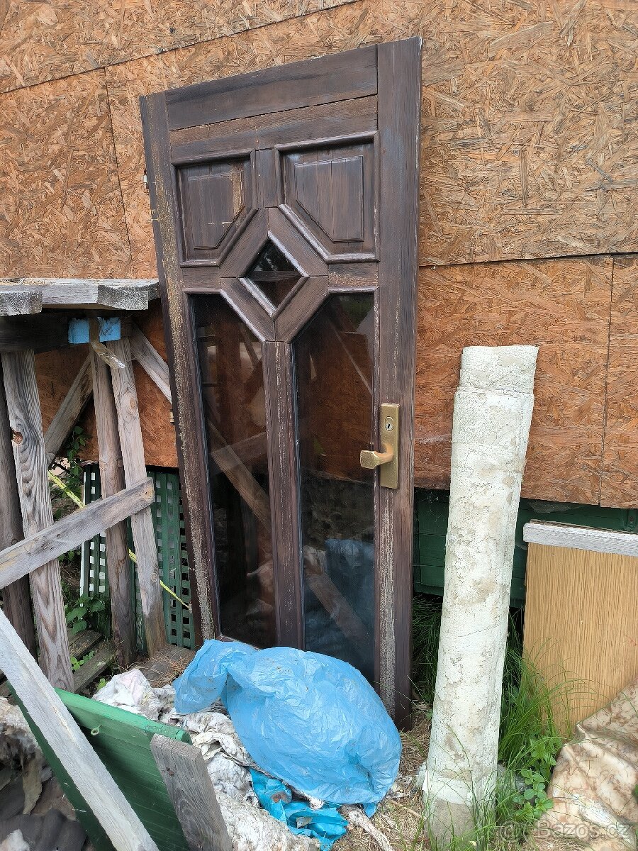 Vchodové dveře dřevěné prosklené