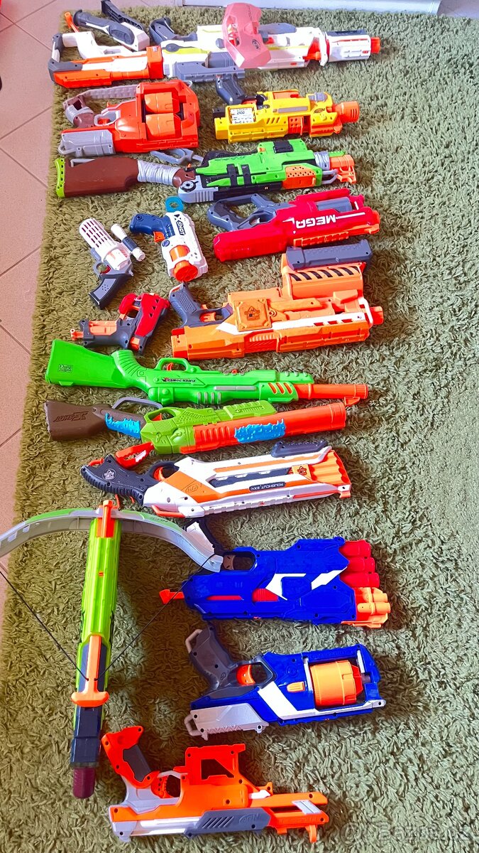 Nerf sada pistolí s příslušenstvím a terči