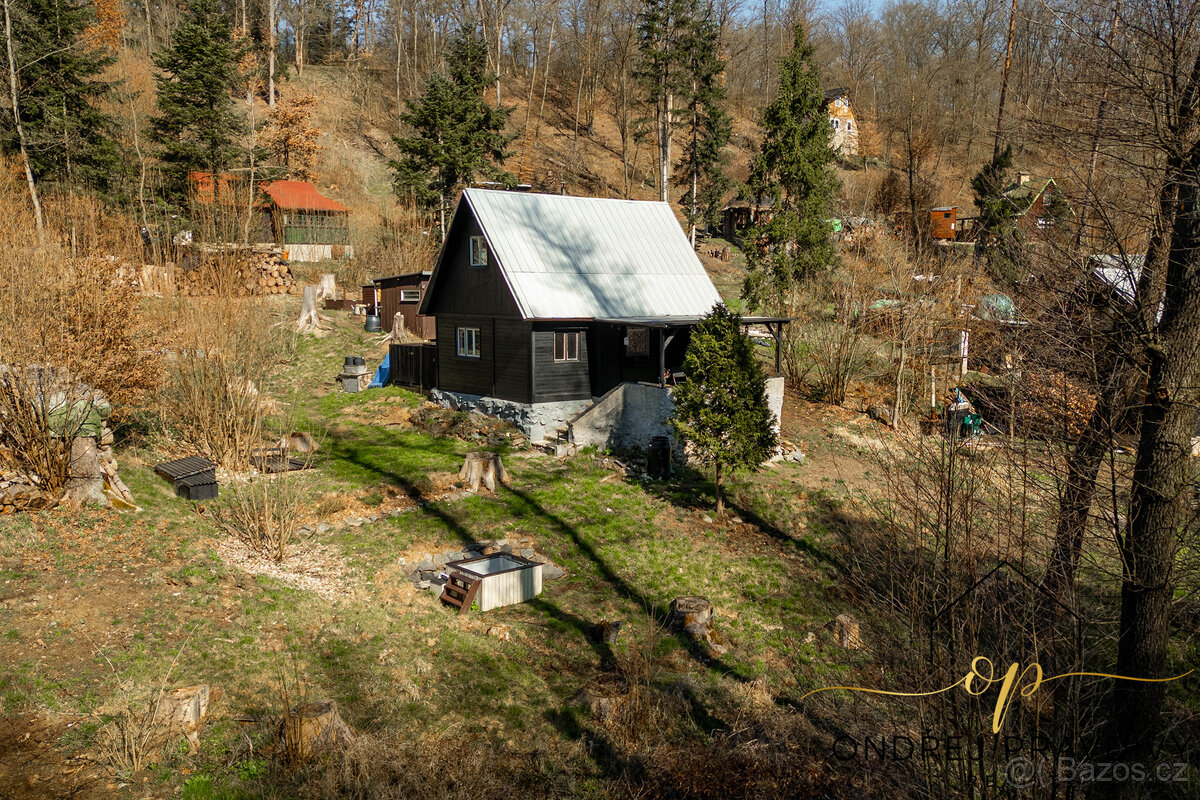 Zrekonstruovaná pěkná chata k celoročnímu užívání na vlastní