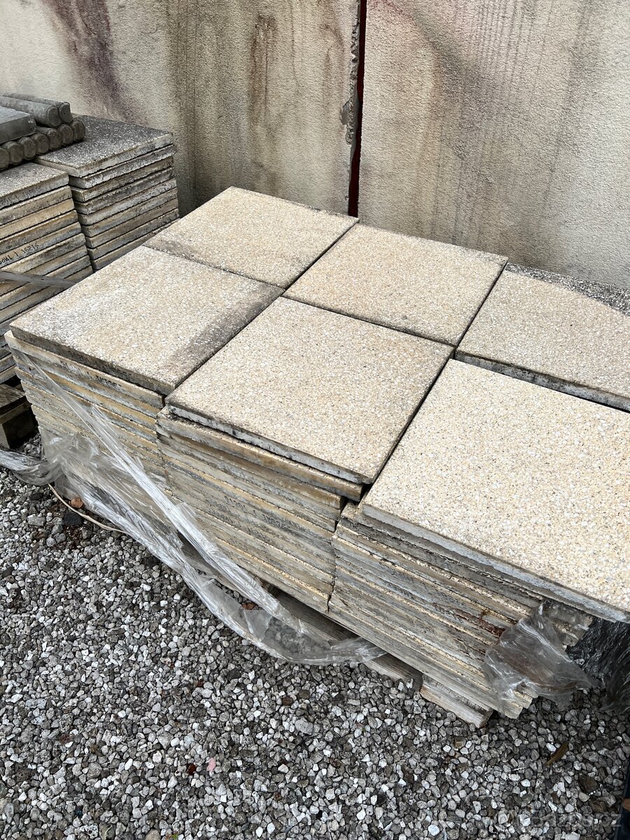 Dlažba vymývaná 4cm cca 200ks - použitá (vapka)
