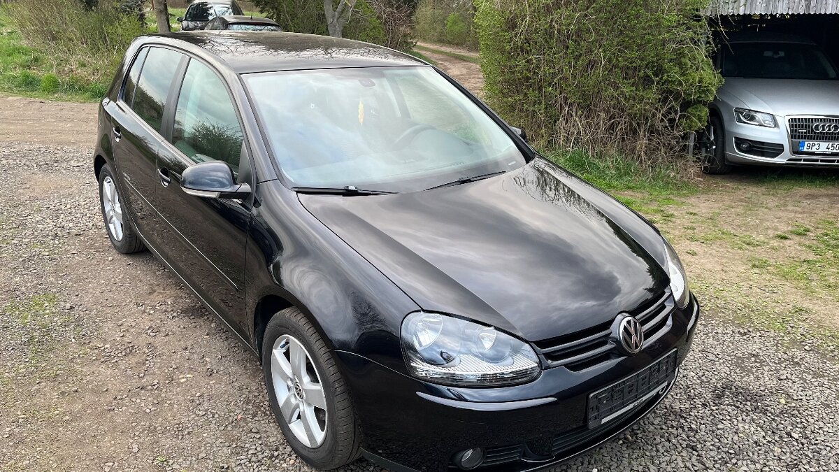 VOLKSWAGEN GOLF 1.6MPI,UNITED, SERVISNÍ KNIHA