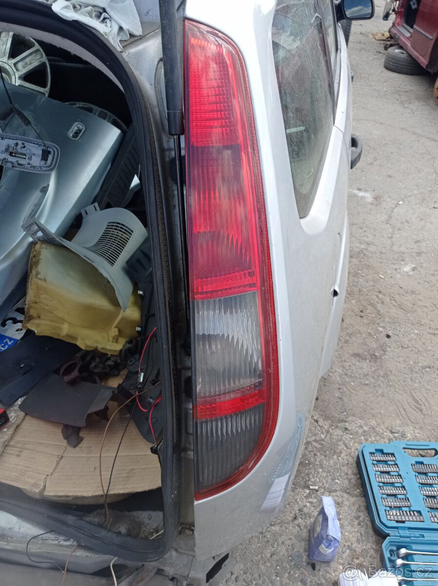 Ford Focus 2 1.6 tdi 2006 r. zadní levé a pravé světlo