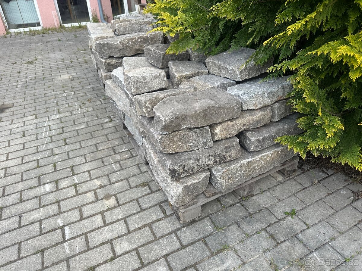 Žulové obrubniky