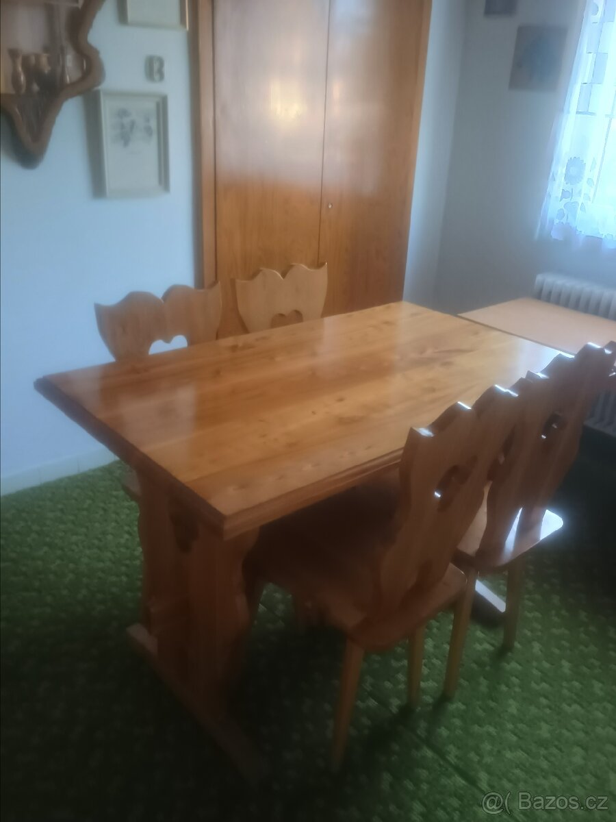 jidelní stůl a židle