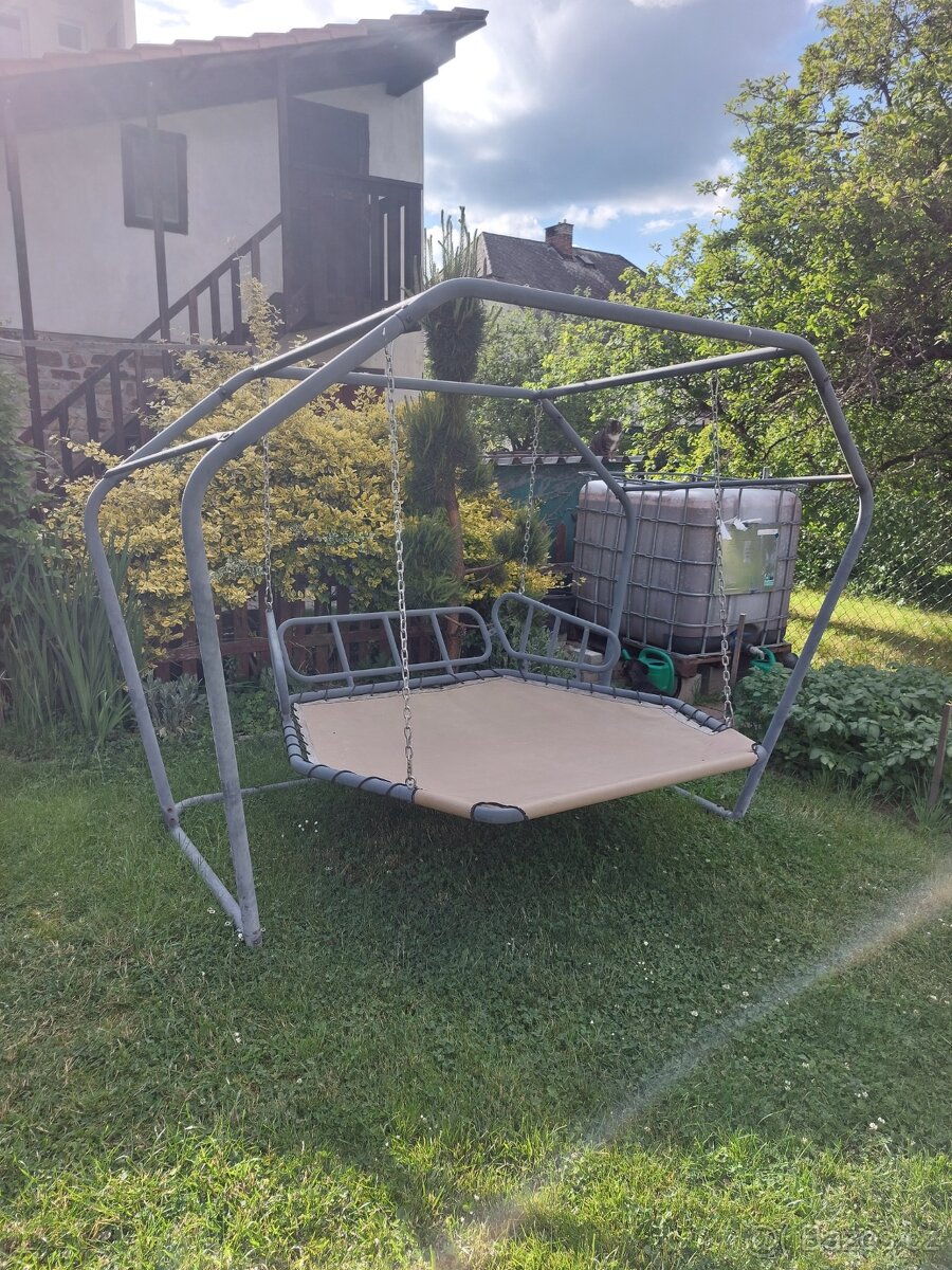 Zahradní houpačka pro dva