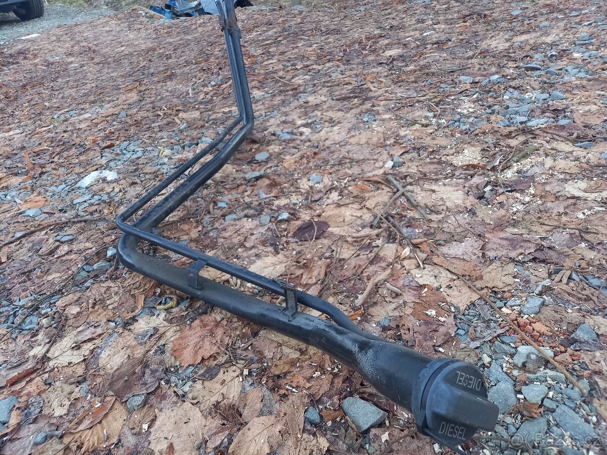 Honda Civic 8G hrdlo nádrže