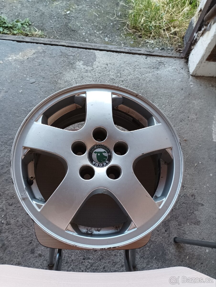 Sháním jeden kus alu kolo 185 60 R14