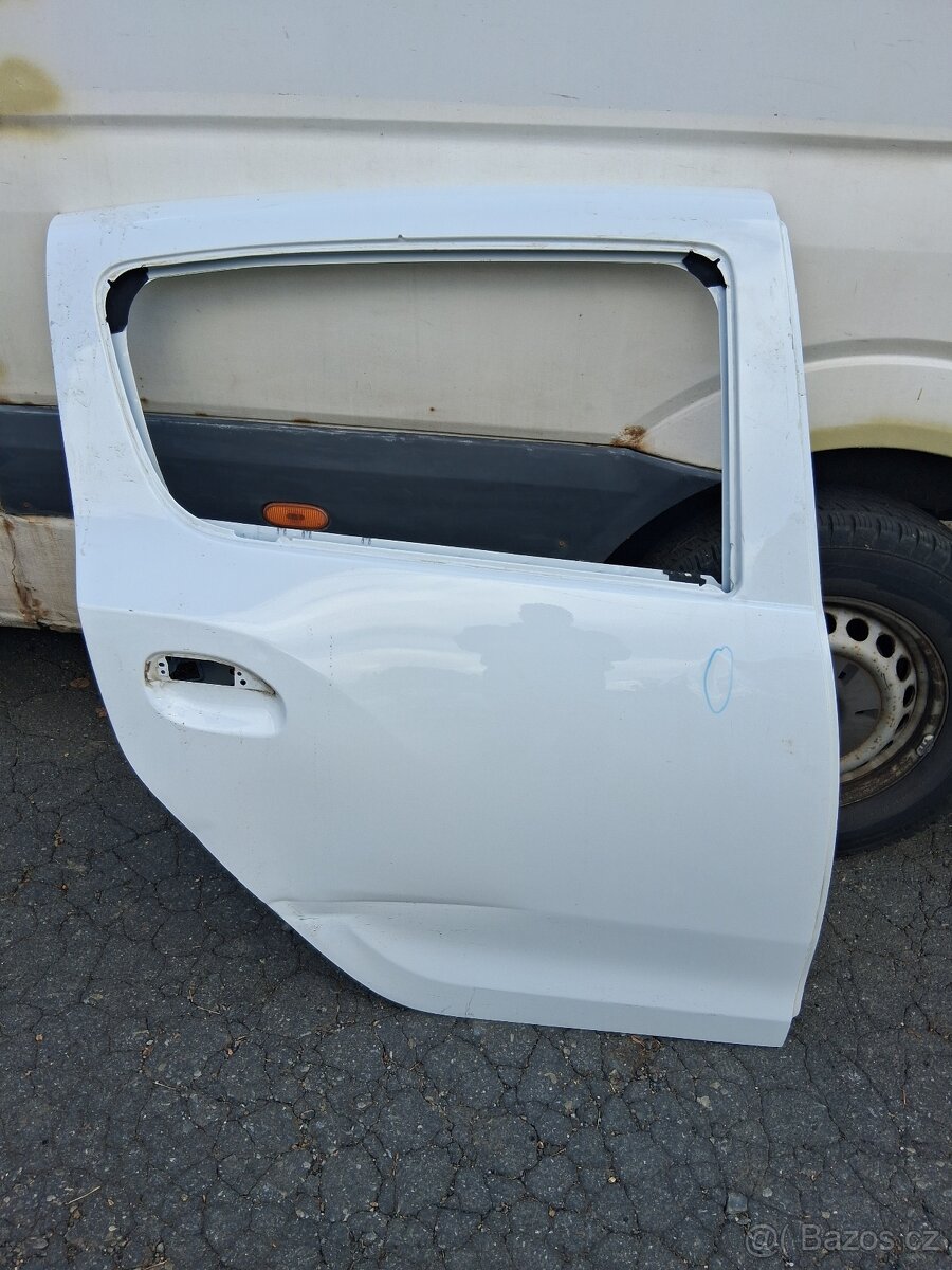 Dacia sandero dvere