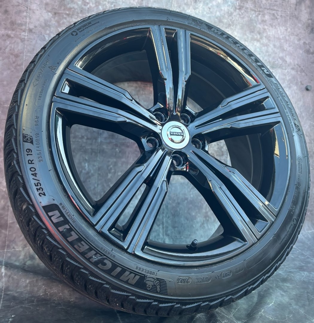 Originální Alu kola Volvo V60,S60 235/40/19 DOT23