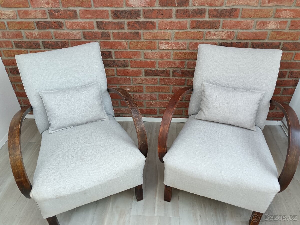 Staré křeslo Halabala