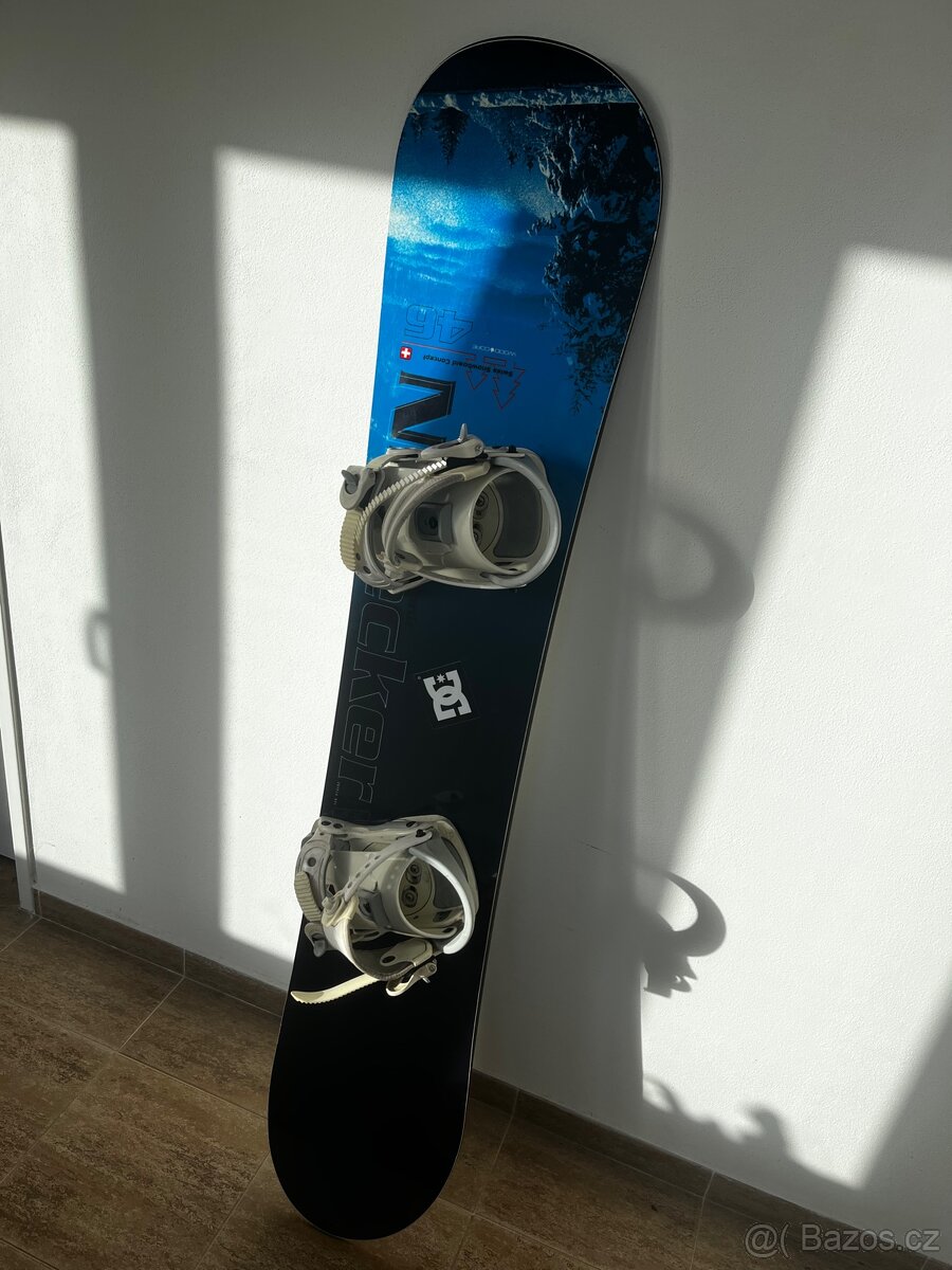 Snowboard s vázáním - 146cm