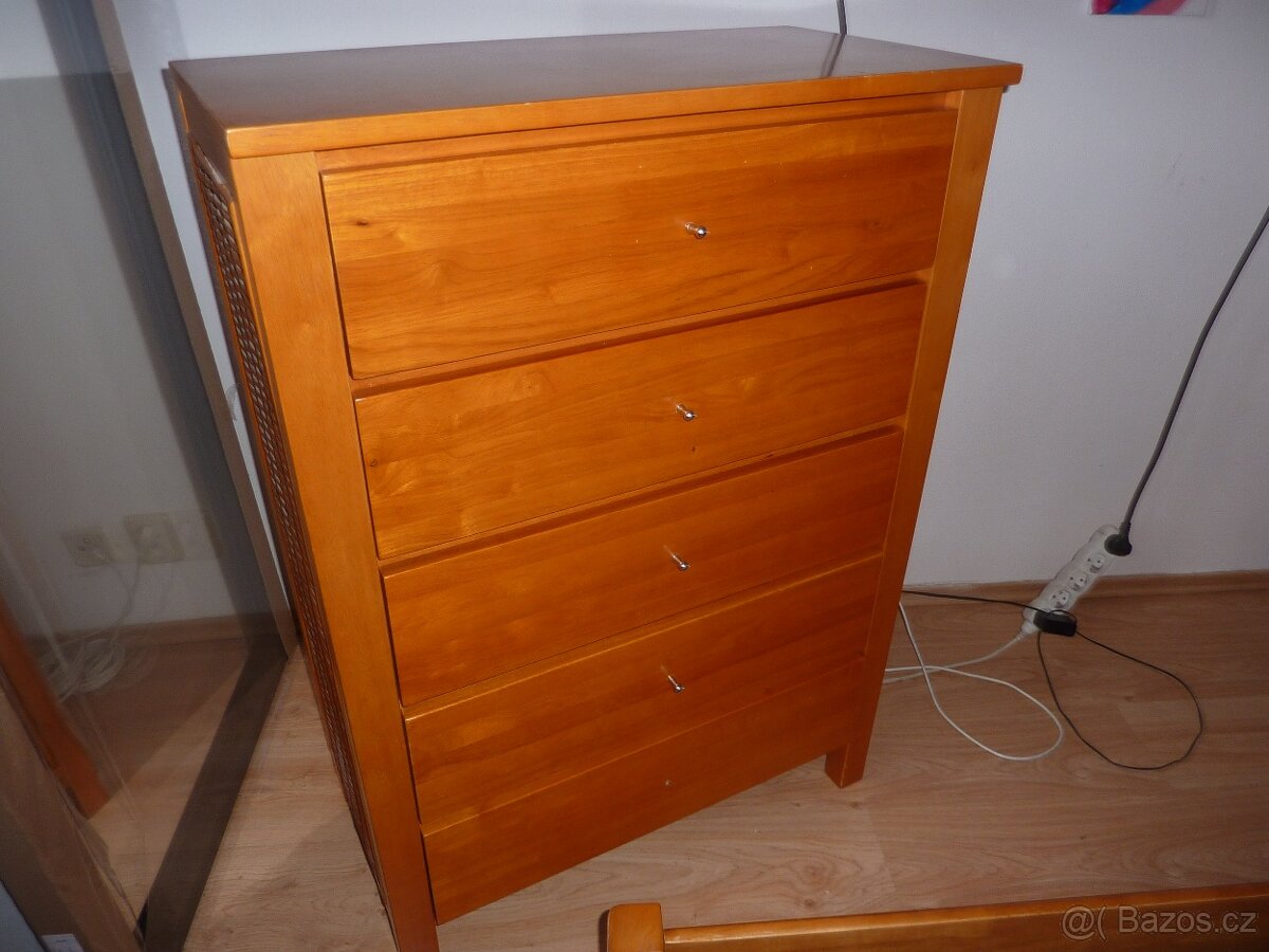 Dřevěná komoda se zásuvkami/prádelník