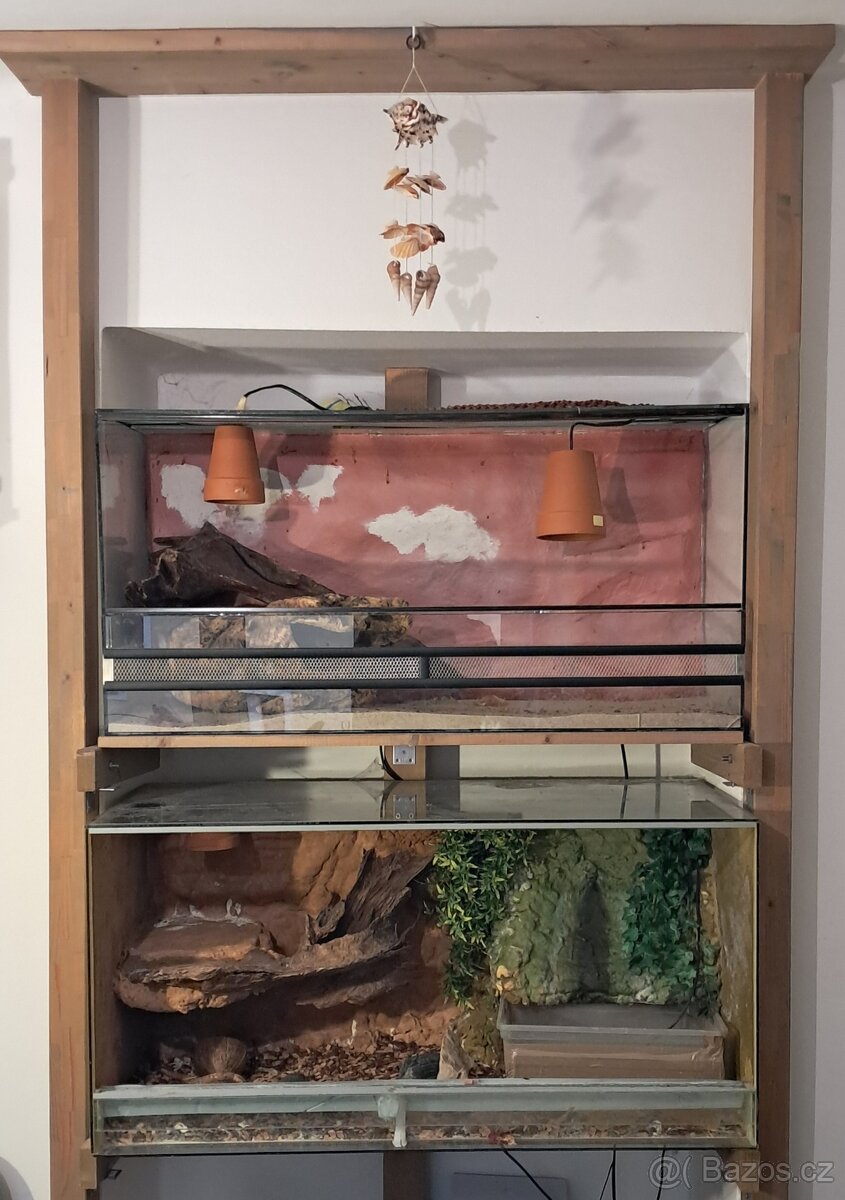 stojan +dvě terária