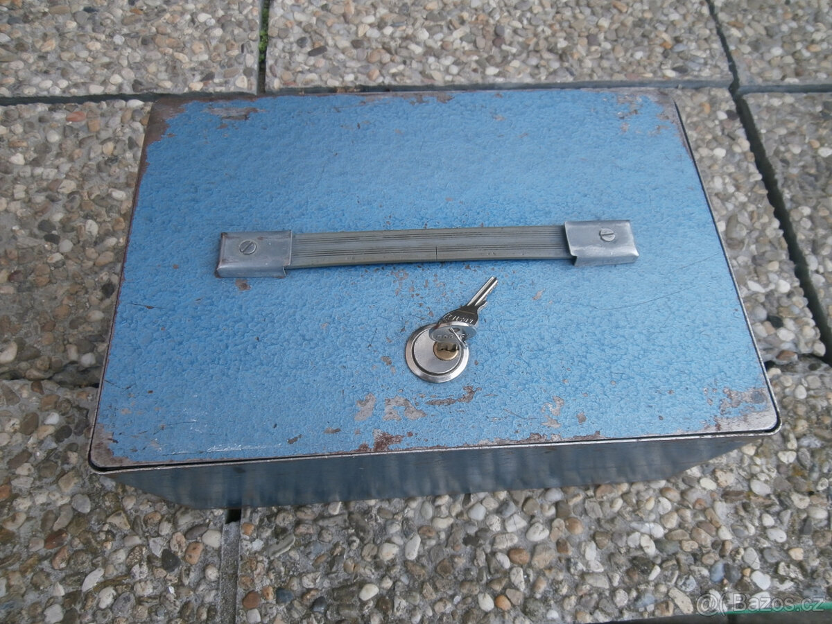 Pokladnička, kasička, střádanka, trezor, trezorek za 500 kč