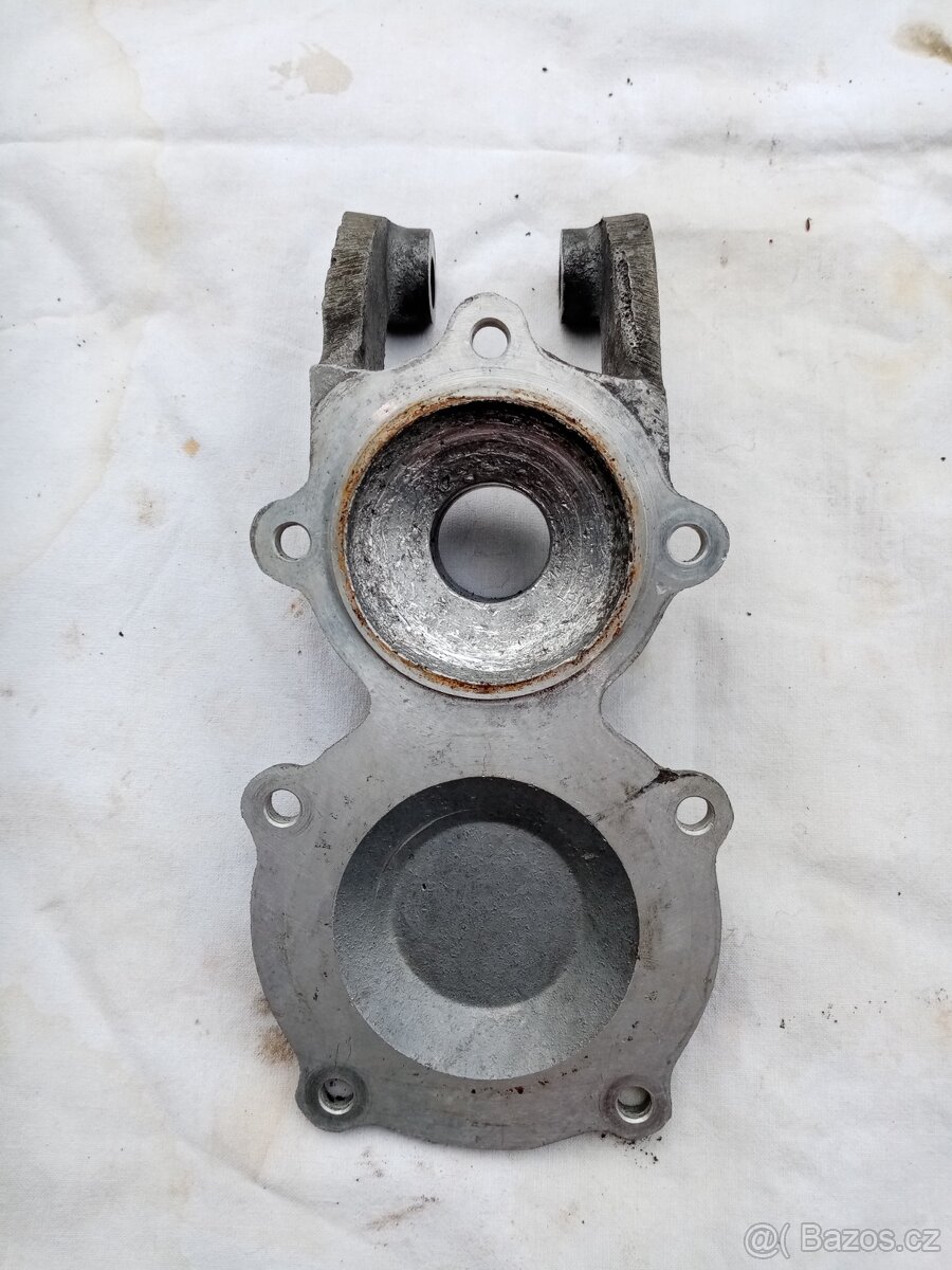 Přední víko převodovky na Multicar M22